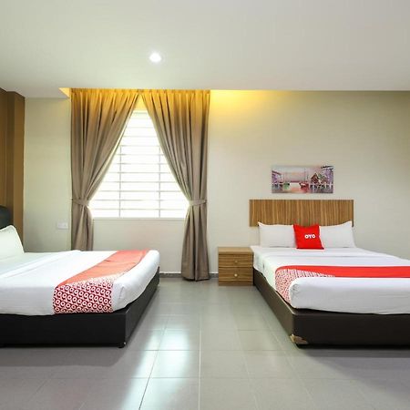 OYO 89839 Riaz Hotel Malacca Esterno foto