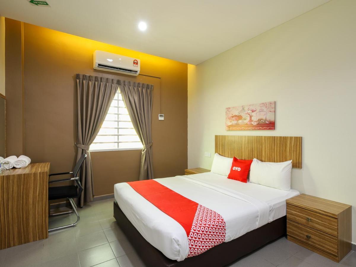 OYO 89839 Riaz Hotel Malacca Esterno foto