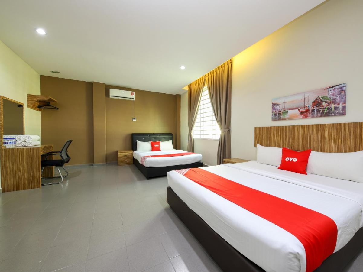 OYO 89839 Riaz Hotel Malacca Esterno foto