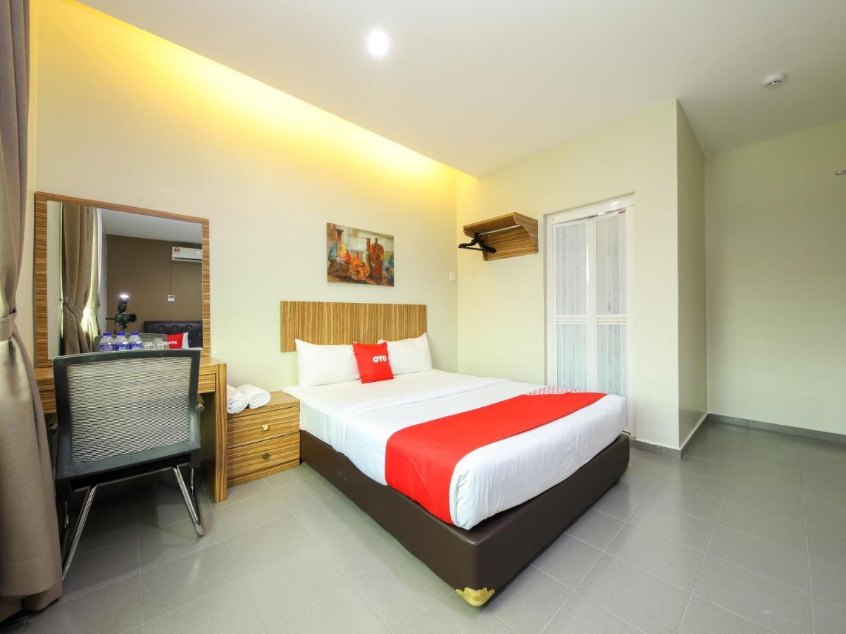 OYO 89839 Riaz Hotel Malacca Esterno foto