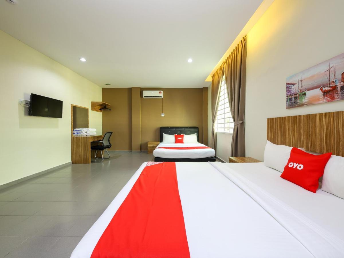 OYO 89839 Riaz Hotel Malacca Esterno foto