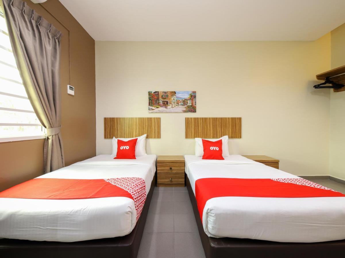 OYO 89839 Riaz Hotel Malacca Esterno foto